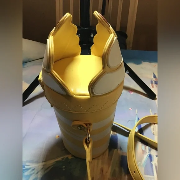 Cakeworthy dole whip purse limited release crossbody -preowned - Picture 8 of 10